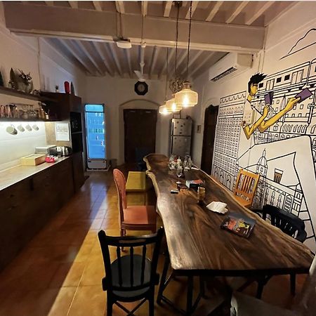 Gosolo Stays Bandra Hostel Мумбаи Экстерьер фото