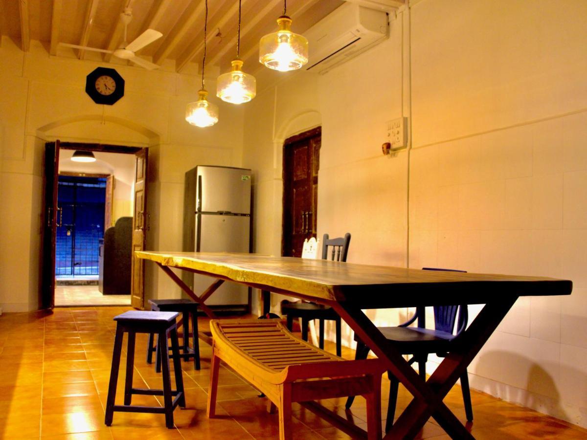 Gosolo Stays Bandra Hostel Мумбаи Экстерьер фото