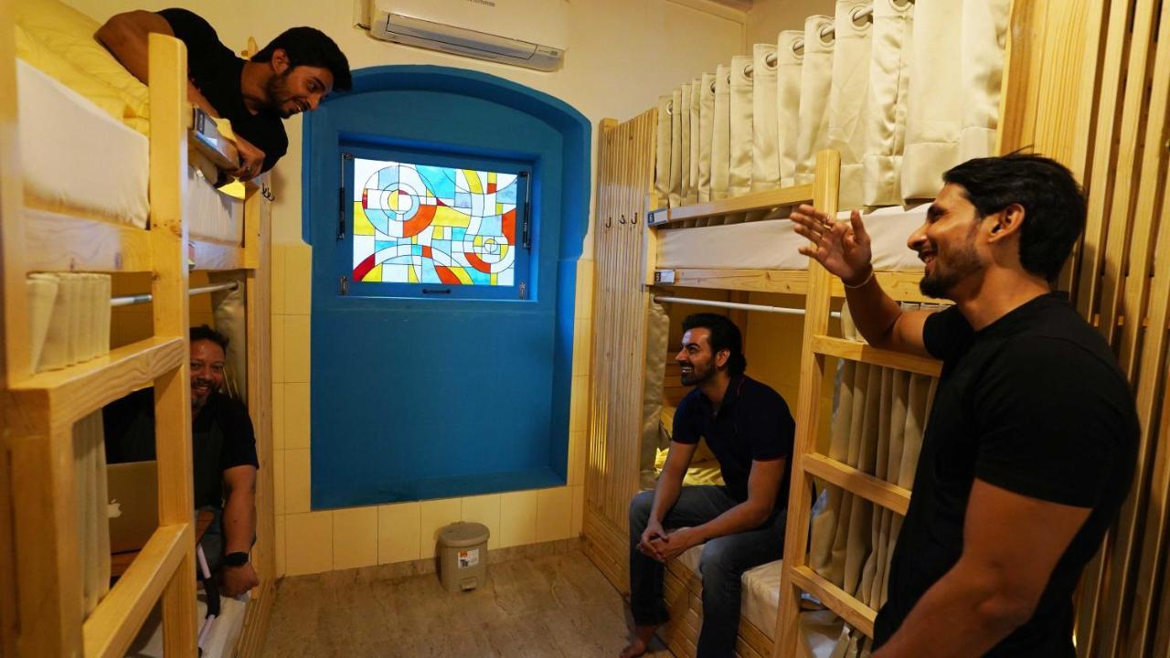 Gosolo Stays Bandra Hostel Мумбаи Экстерьер фото