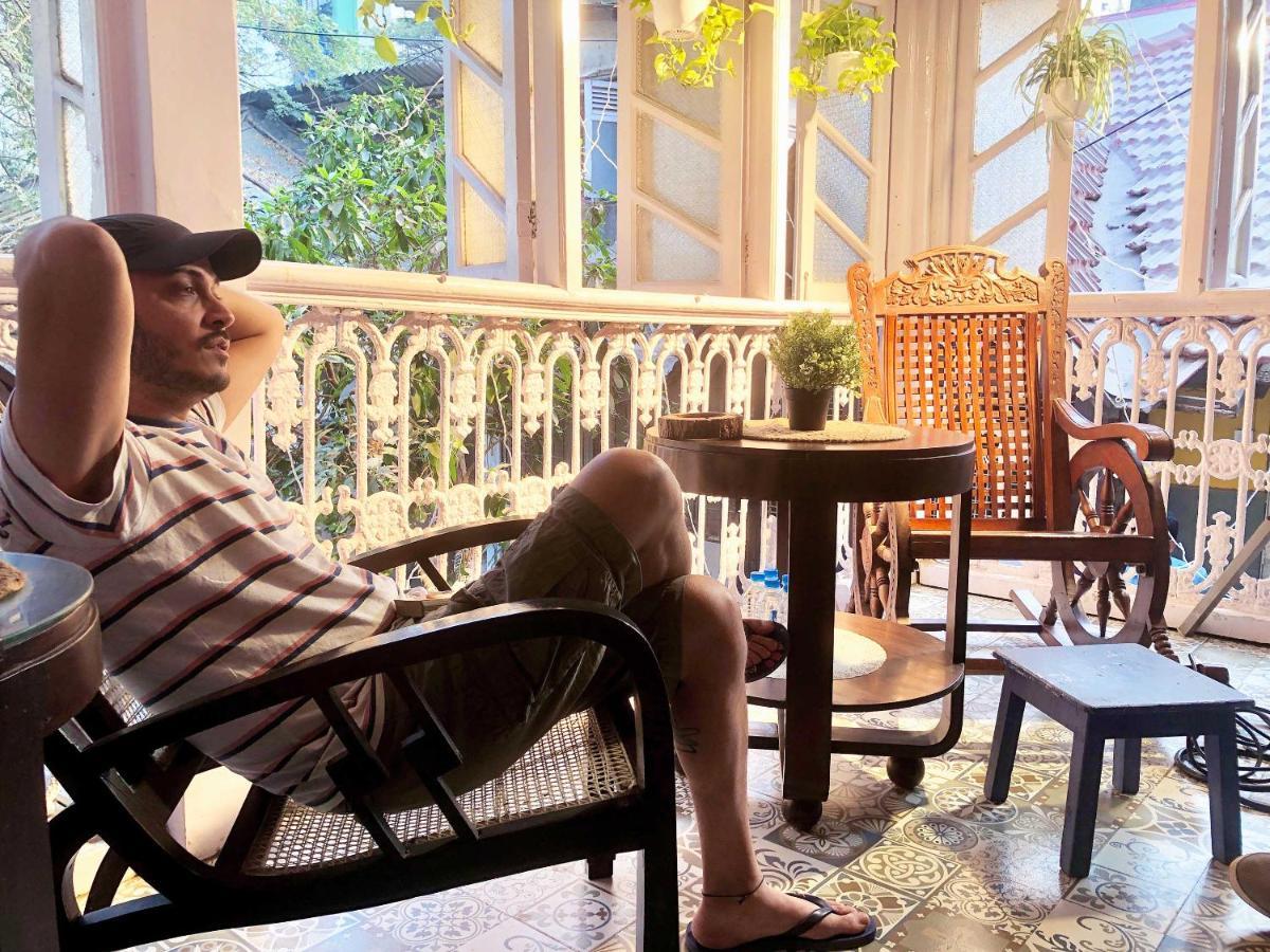 Gosolo Stays Bandra Hostel Мумбаи Экстерьер фото