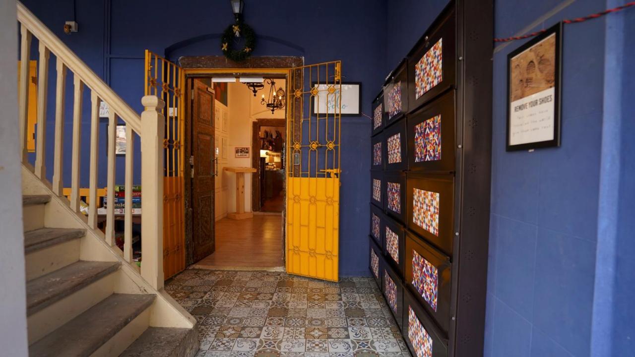 Gosolo Stays Bandra Hostel Мумбаи Экстерьер фото