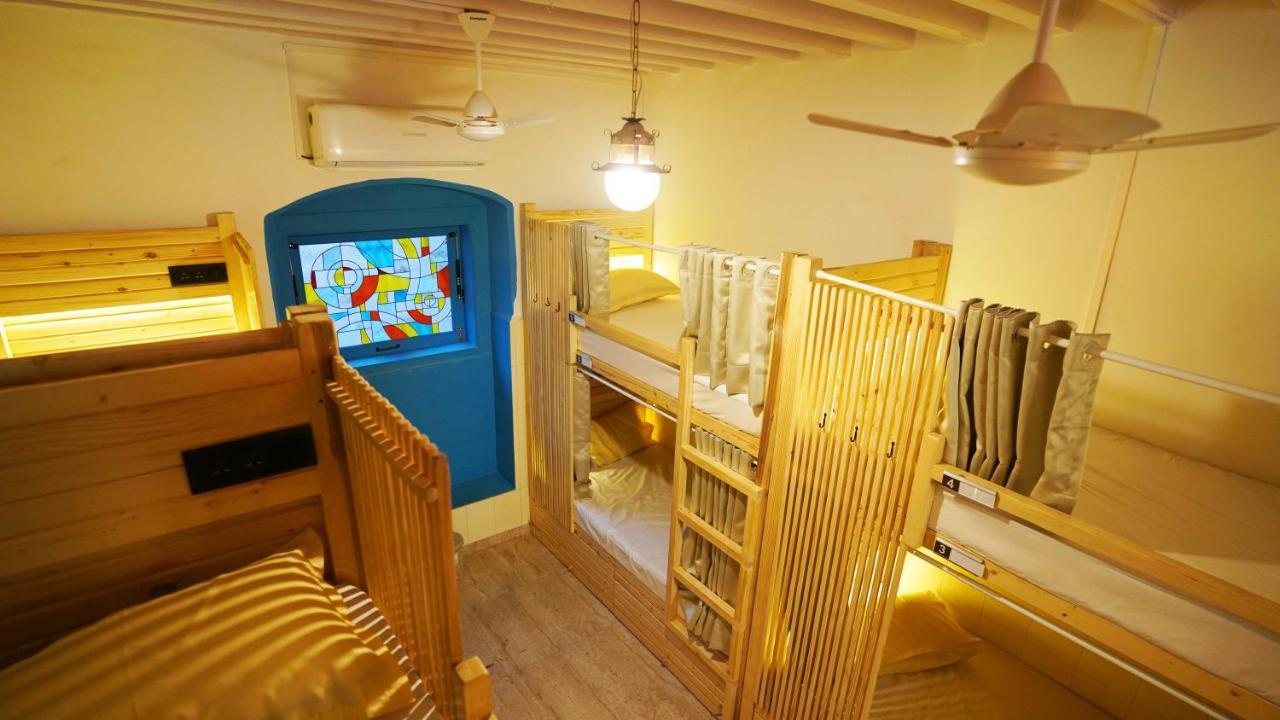Gosolo Stays Bandra Hostel Мумбаи Экстерьер фото