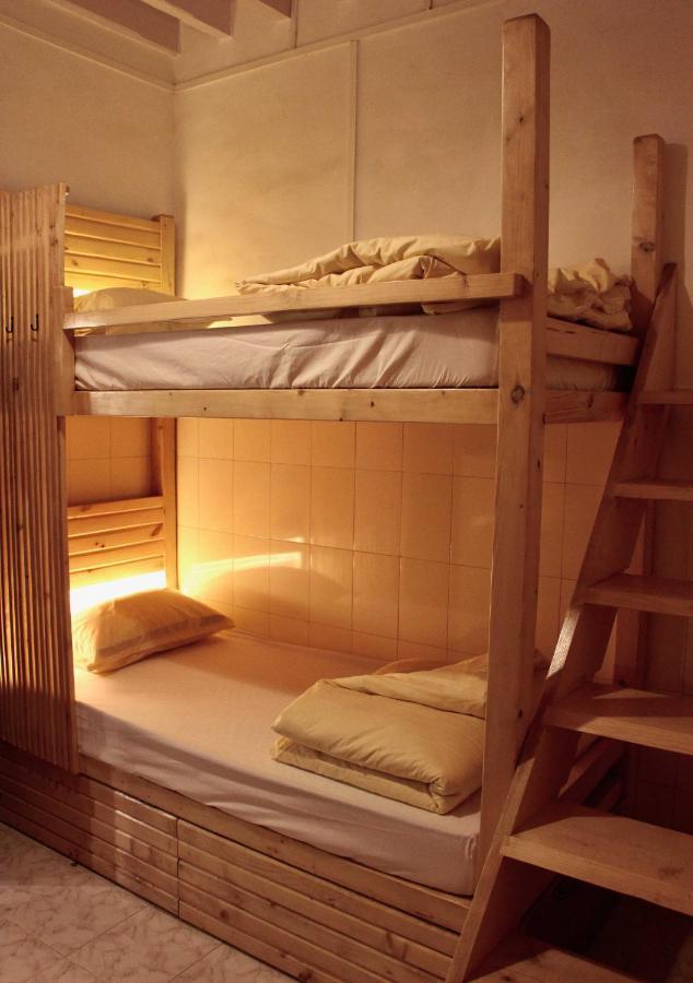 Gosolo Stays Bandra Hostel Мумбаи Экстерьер фото