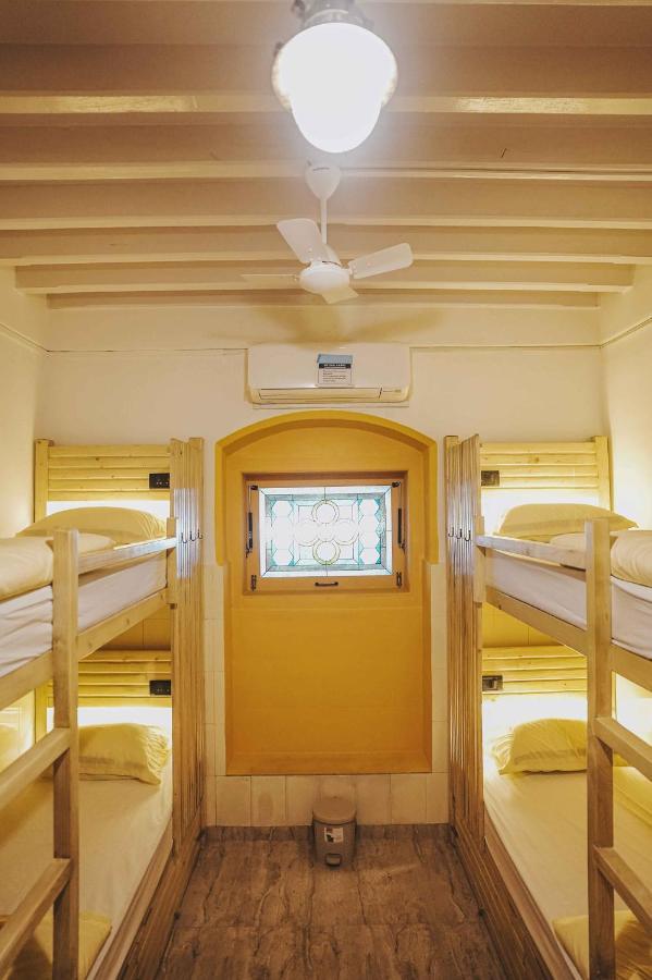 Gosolo Stays Bandra Hostel Мумбаи Экстерьер фото
