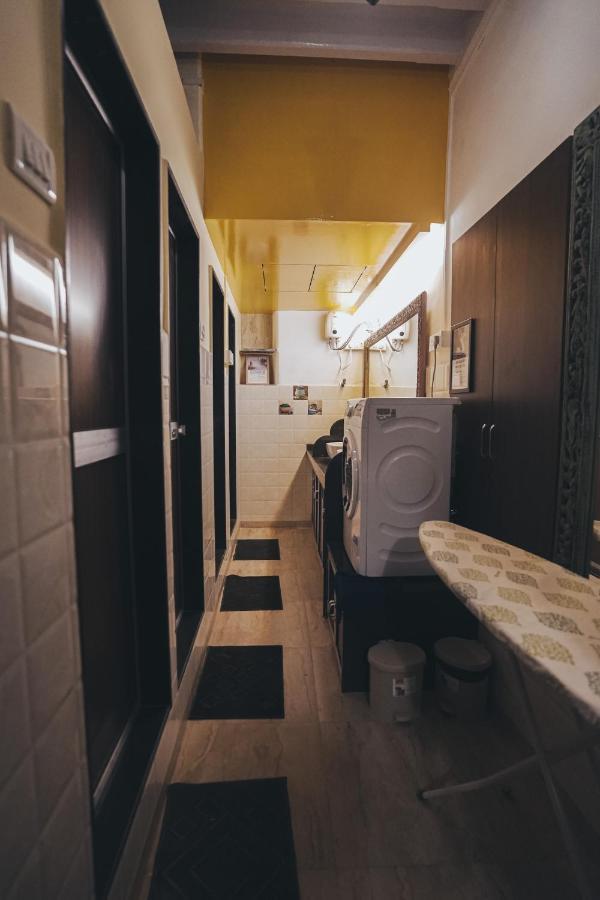 Gosolo Stays Bandra Hostel Мумбаи Экстерьер фото