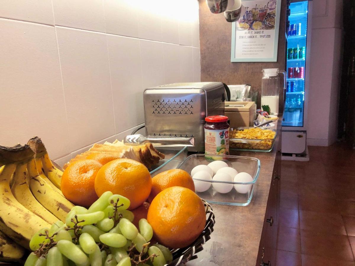Gosolo Stays Bandra Hostel Мумбаи Экстерьер фото