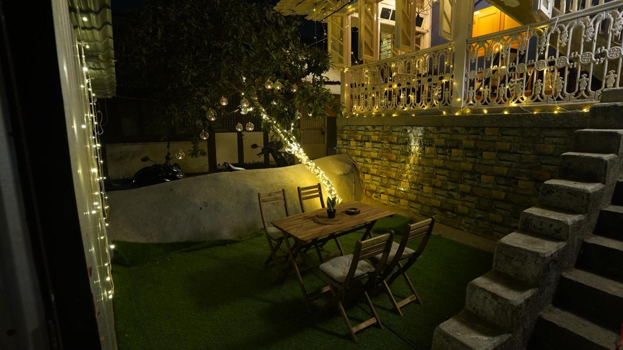 Gosolo Stays Bandra Hostel Мумбаи Экстерьер фото
