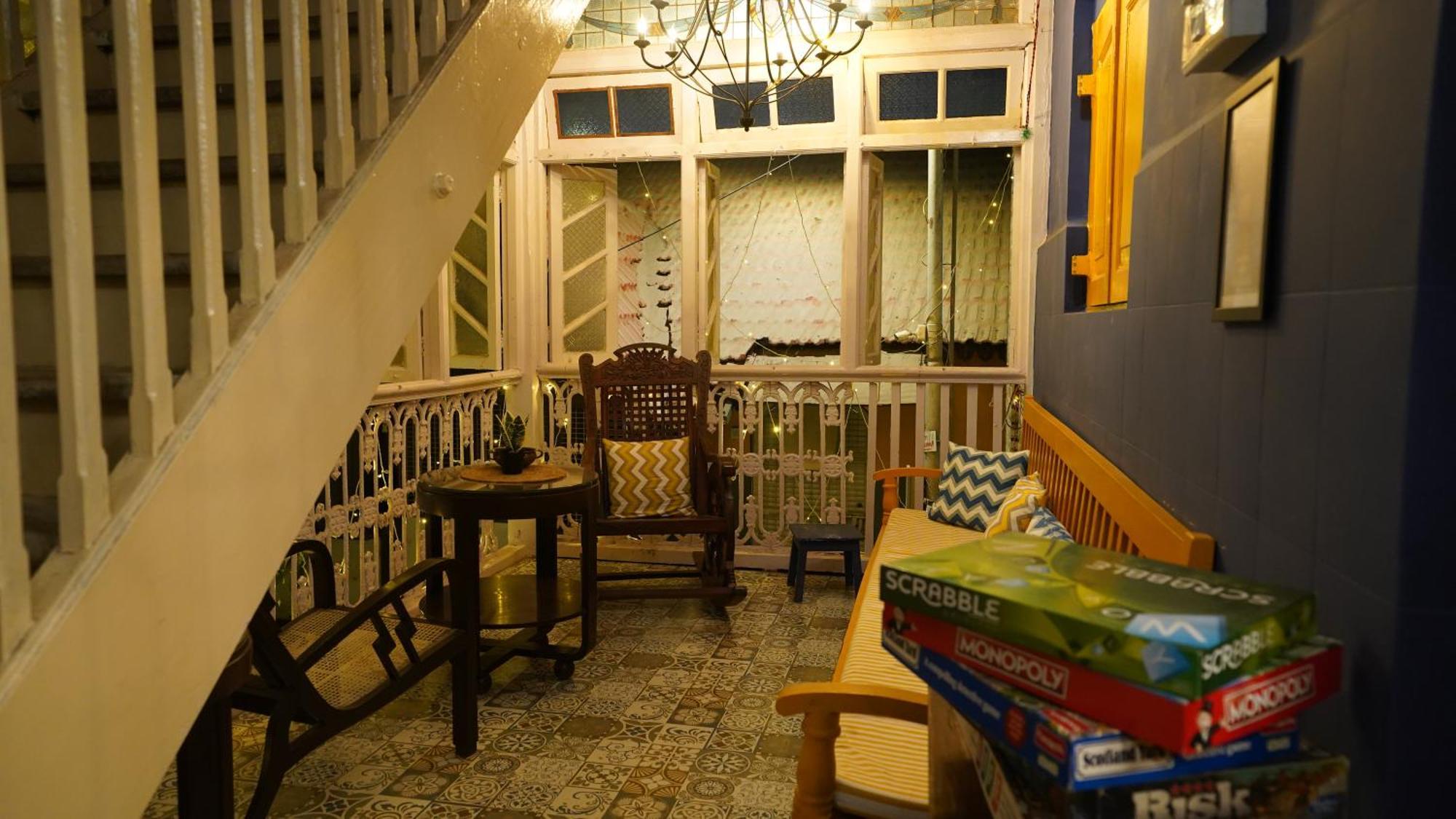Gosolo Stays Bandra Hostel Мумбаи Экстерьер фото